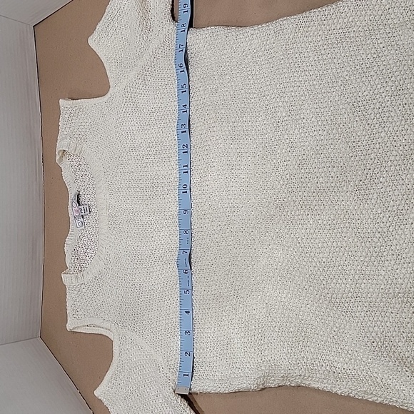 All at Once, Size PM, Off White Cold Shoulder Sweater, High Low Front, Shiny - Picture 6 of 11